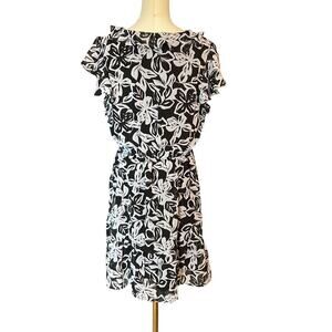 Marissa Olivia Black/White Flutter Sleeve Dress.  NWT  Size Medium